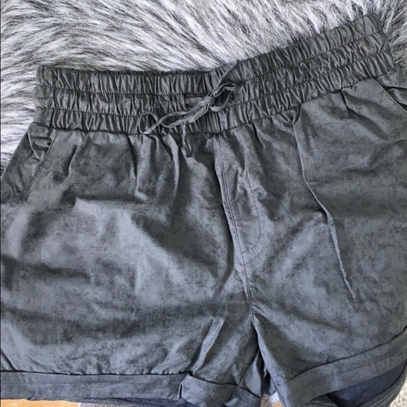 Very J size Large Paper Bag Shorts with Tie - Picture 2 of 2